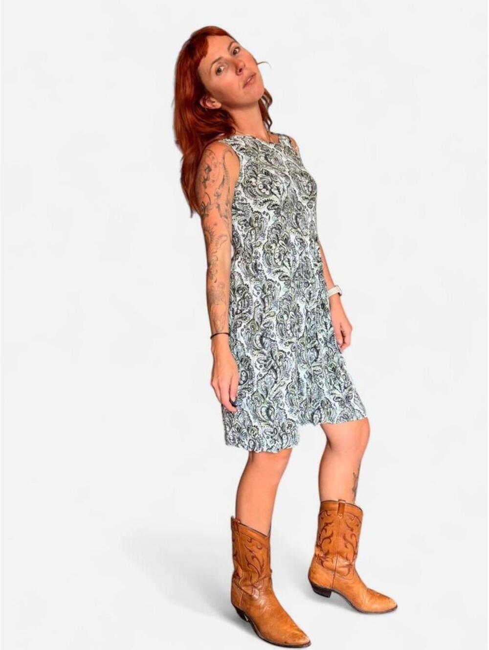 Vintage super pretty white and blue paisley print dress.